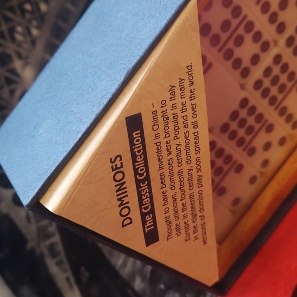 Dominoes Set in Box - Picture 6 of 7